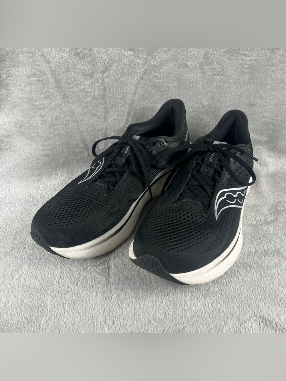 Saucony Ride 18 Shoes Men's Size 11.5 Black White Road Running Athletic Sneakers